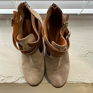 KORK-EASE TINA SUEDE TAUPE/ TAN STRAPPY ANKLE BOOTS BACK ZIP BLOCK HEEL, 8.5